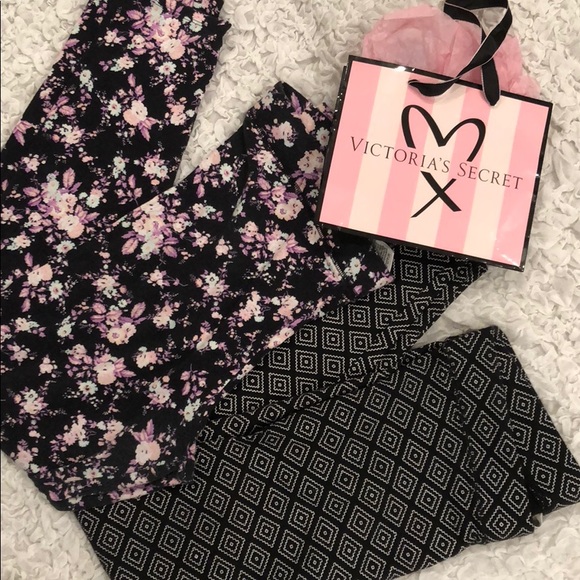 PINK Victoria's Secret Pants - Set of 2 VS Pink Supersoft Leggings L - So cute 😍